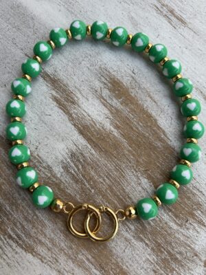 Colar bolotinha verde com coração