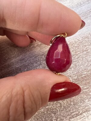 Pingente gira pedra natural vermelho rubi
