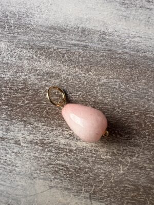 Pingente gota pedra natural rosa bebê