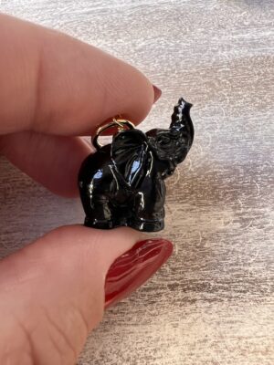Pingente elefante resina preto