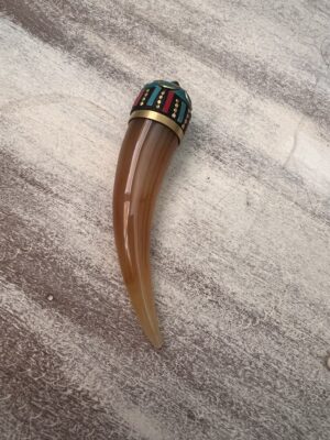 Pingente dente boho caramelo