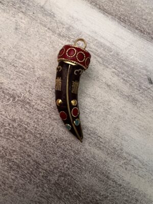 Pingente dente boho marrom
