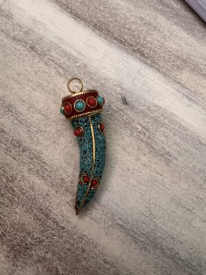 Pingente dente boho turquesa